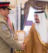 القائد السابق للجيش الباكستاني: شريف ارتكب خطأً كبيراً