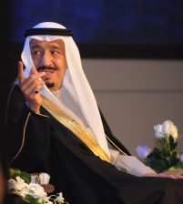 سلمان: تيران وصنافير سعودیتان وستبقيان