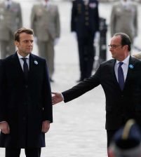 فرنسوا هولاند يسلم الرئاسة للرئيس المنتخب