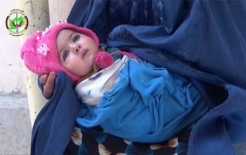 فيديو+طالبان تجهز طفل رضيع لعملية انفجار انتحاري