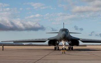 قاذفات B-1B اسرع من الصوت تصل الى المنطقة لضرب الإرهاب