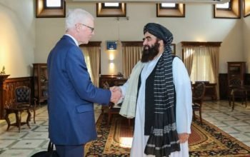 بريطانيا تعود الى افغانستان وتتناقش مع طالبان لماذا؟