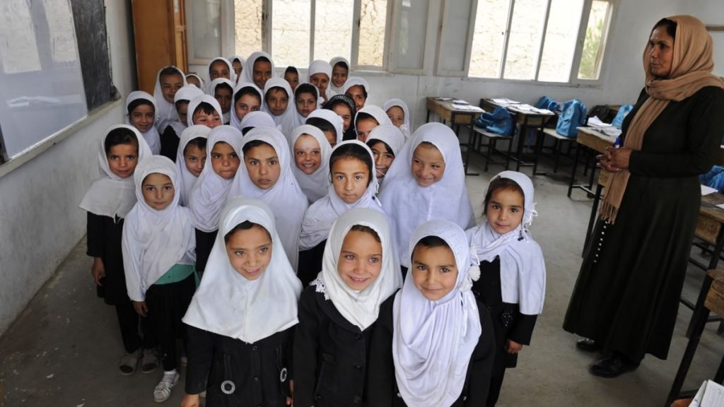 مکاتب افغانستان باز می شوند